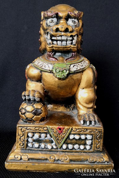 Dt/252 - hand painted and gilded lion statue, Thailand/Bali