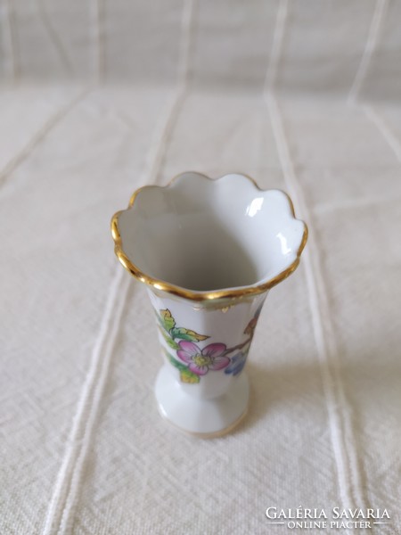 Herendi: mini vase with Victorian pattern, flawlessly marked, 6 cm