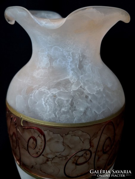 Dt/247 – a glass vase with a frilled mouth, the work of an unknown Hungarian glass artist