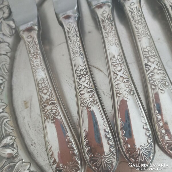 6 knives with silver-plated handles