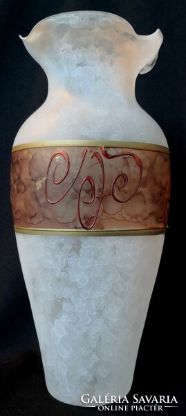Dt/247 – a glass vase with a frilled mouth, the work of an unknown Hungarian glass artist