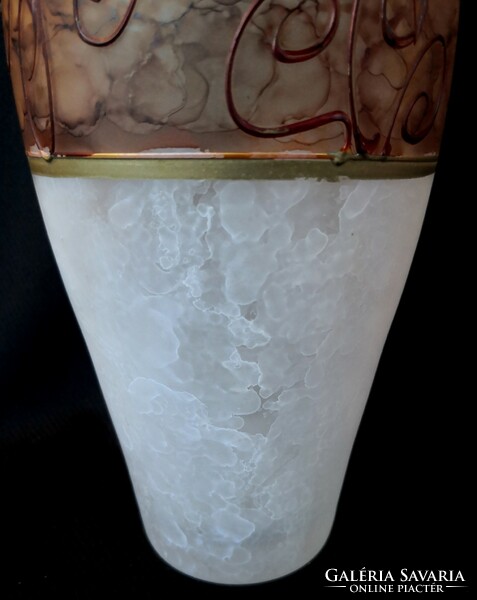Dt/247 – a glass vase with a frilled mouth, the work of an unknown Hungarian glass artist