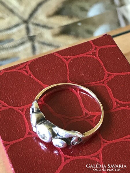 Antique Art Nouveau ring with diamonds