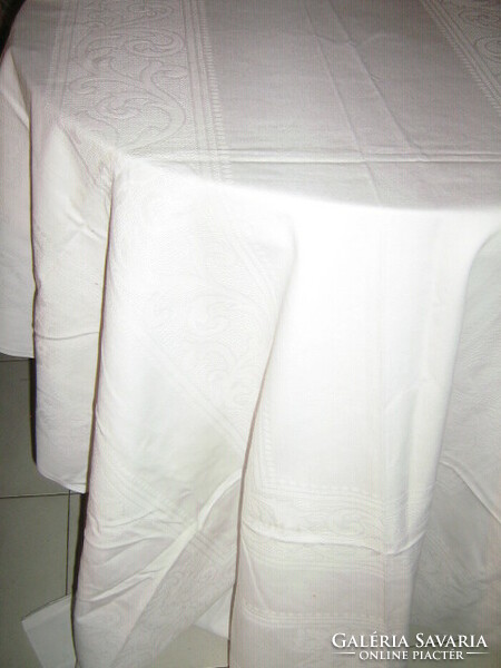 Beautiful baroque flower pattern white antique damask tablecloth