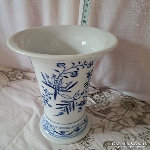 Meissen onion pattern vase