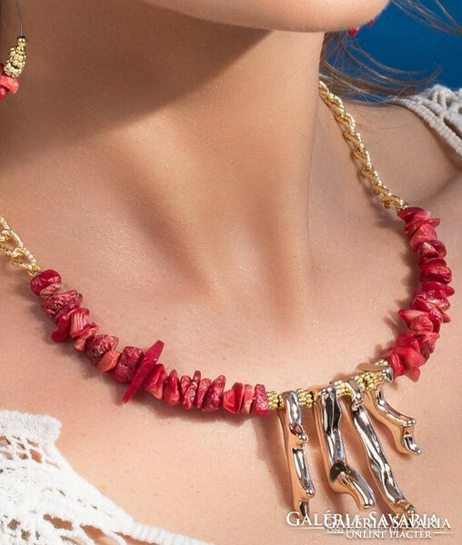 Necklaces made of real coral, the gilded 