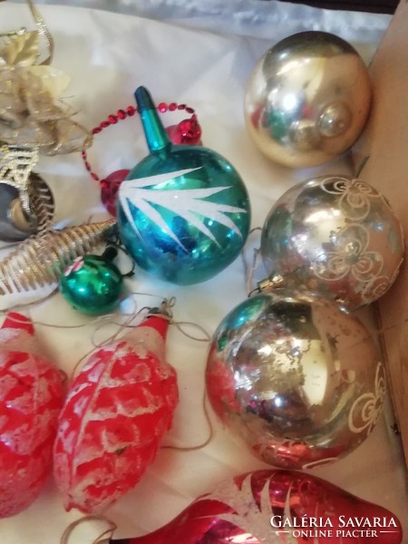 Many pieces of old Christmas tree decorations and table decorations