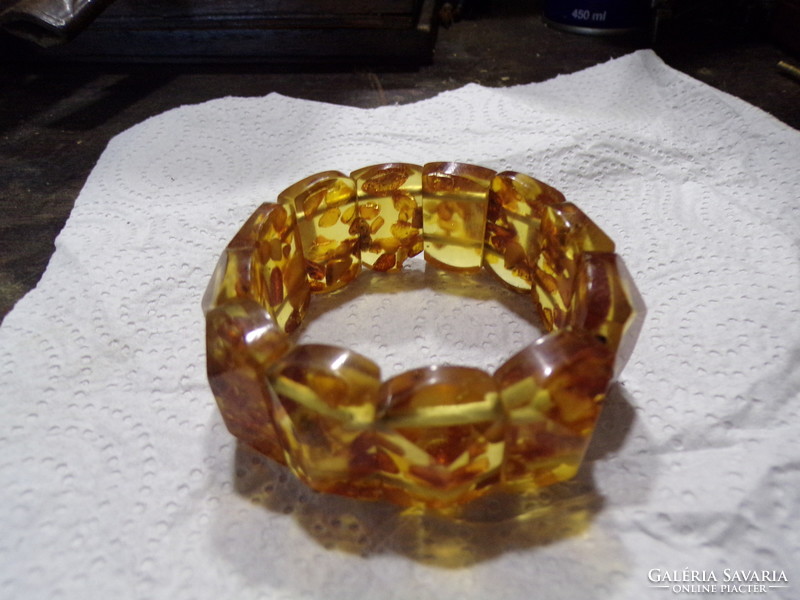 Amber bracelet from the sixties. Copy.