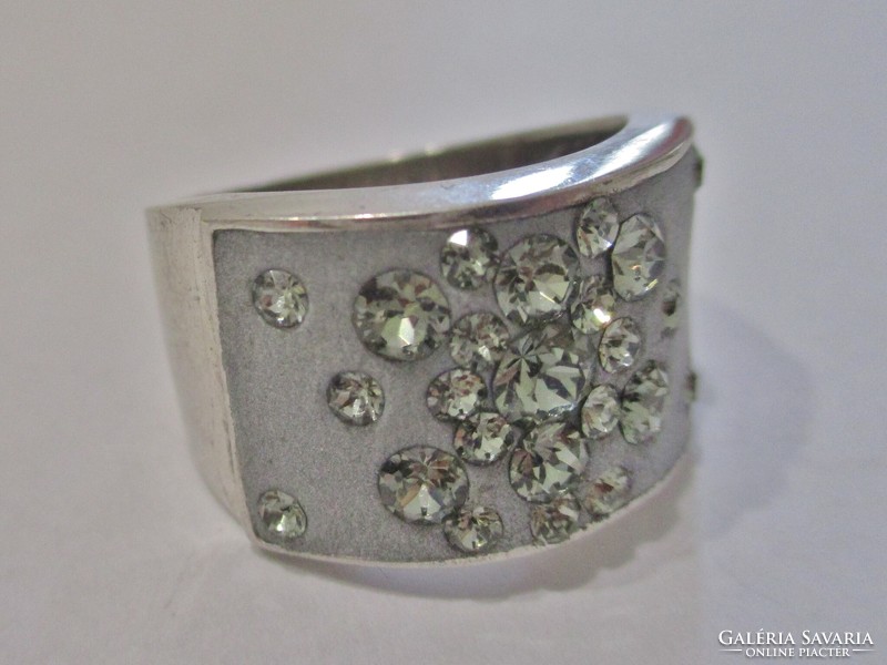 Beautiful silver ring with white zircons