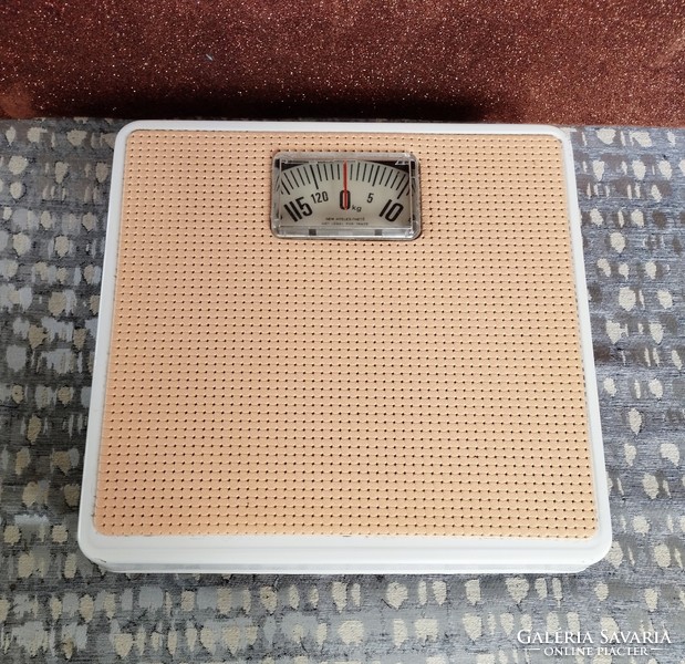 Retro mechanical personal scale