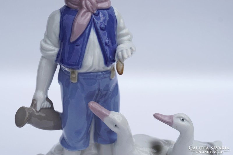 German porcelain figure gdr lippelsdorf hilla peyk little boy feeding geese