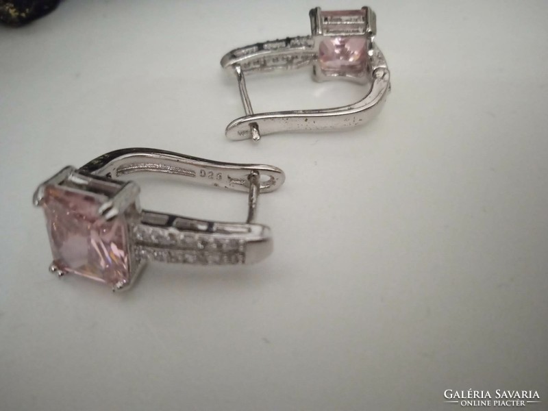 Silver-plated earrings with pink zircon stone