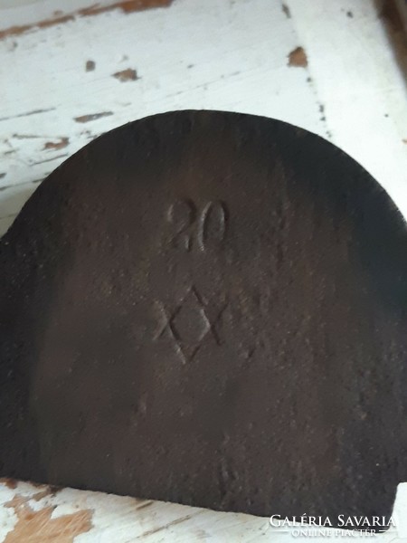 Marked cast iron iron with iron insert