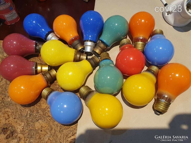 17 retro colored and light bulbs in one