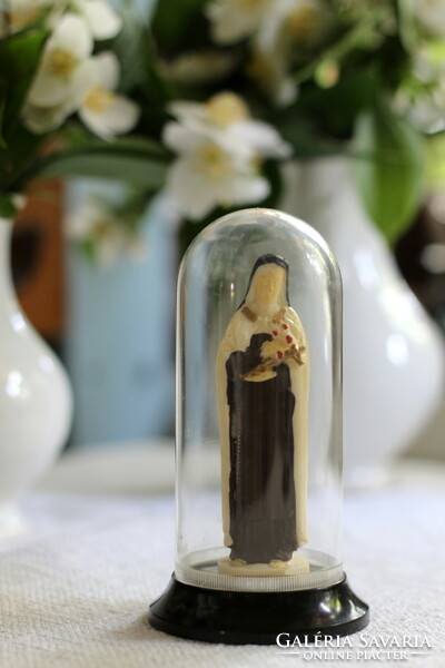 Saint Thérèse of Lisieux vintage small statuette under a hood, object of grace, made in Italy