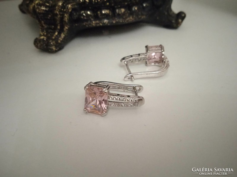 Silver-plated earrings with pink zircon stone