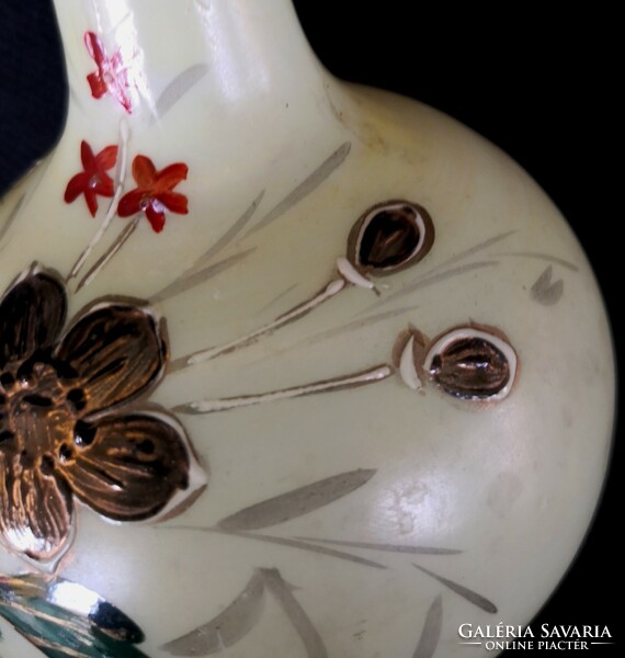 DT/256 – Kézzel festett tejüveg váza