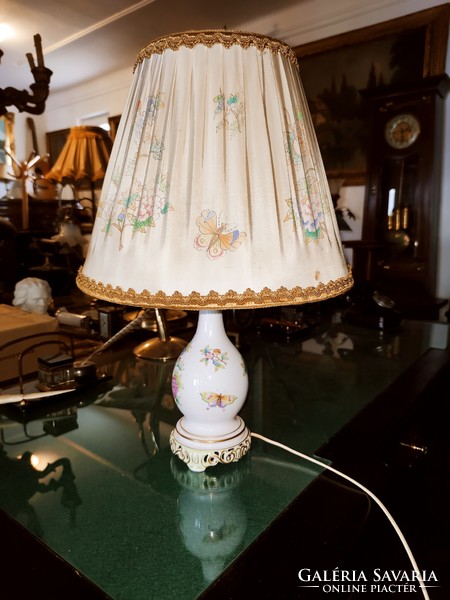 Undamaged, 56 cm Herend Victoria pattern table lamp, with the original silk shade