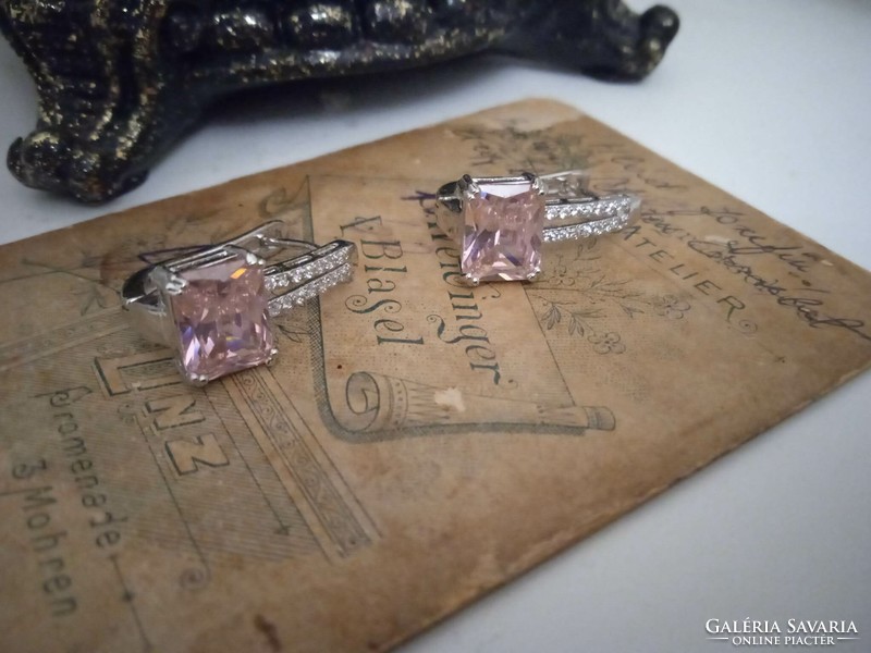 Silver-plated earrings with pink zircon stone