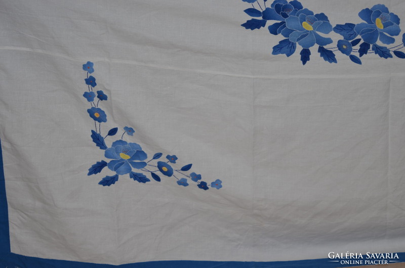 Large applique decorated table cloth