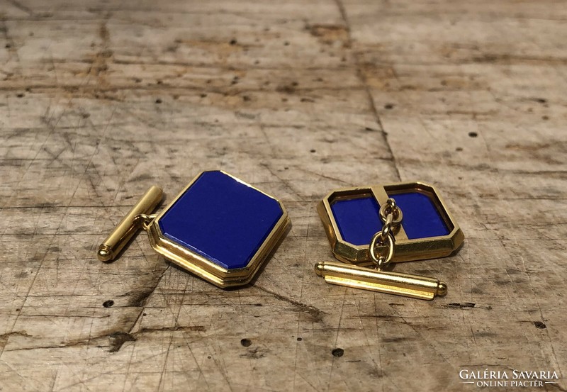 Beautiful elegant 18k gold cufflink with lapis lazuli stone