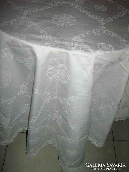 Beautiful Baroque Toledo pattern snow white antique rounded damask tablecloth with lace edge