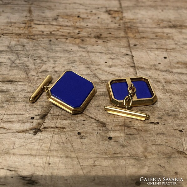 Beautiful elegant 18k gold cufflink with lapis lazuli stone