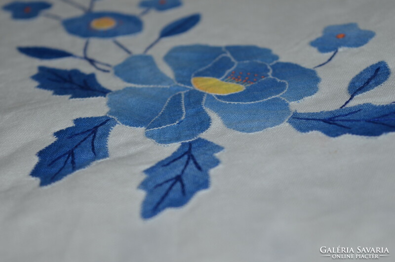 Large applique decorated table cloth