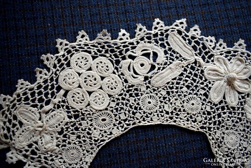 Antique beautiful Irish lace collar dress ornament crochet needlework