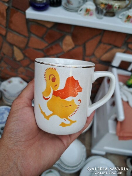 A rare granite mug with a duck figure is a legacy of nostalgia