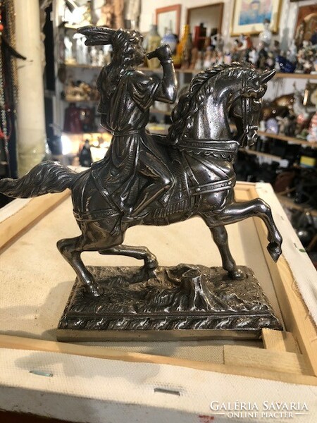 Equestrian statue made of metal, beautiful casting, 18 x 18 cm work.