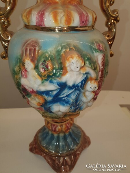 Porcelánfajansz kétfülű váza, plasztikus díszítéssel, Made in Italy jelzéssel 37 cm magas !