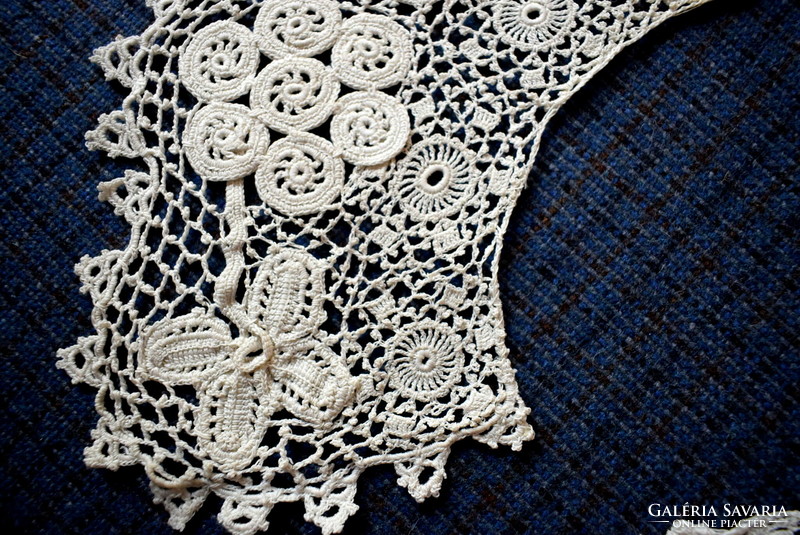 Antique beautiful Irish lace collar dress ornament crochet needlework