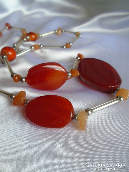 New, elegant necklace with carnelian stone.