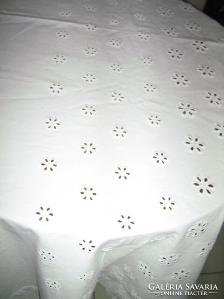 Beautiful madeira embroidered special snow-white woven linen tablecloth