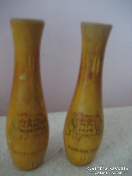 Fából készült vázák