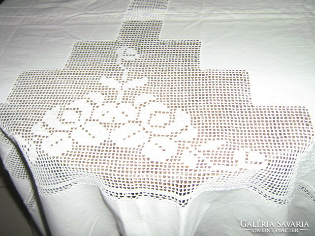 Dreamy special antique hand crocheted snow white rose rounded tablecloth