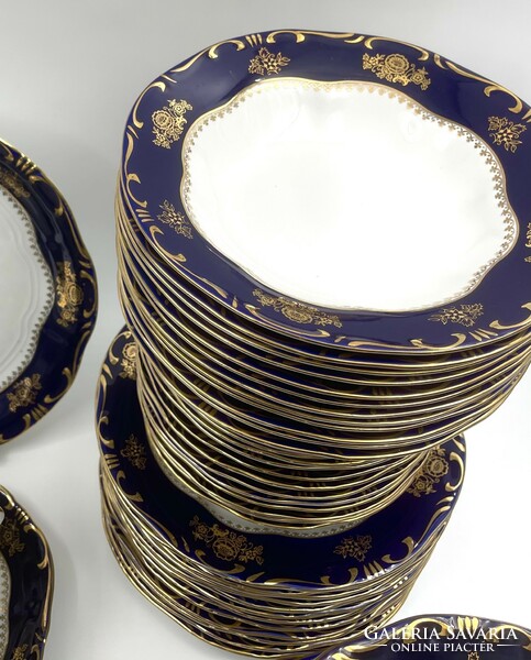 Zsolnay pompadour dinner set, 45 pieces