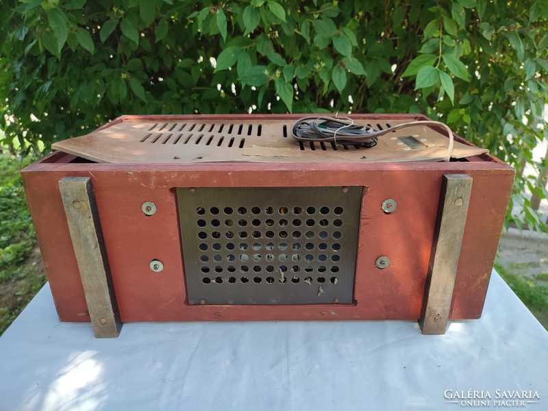 Hunting ammunition factory r 946 wooden symphony old radio