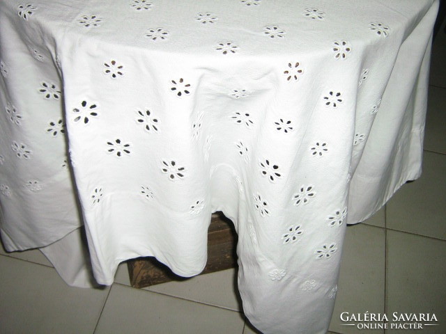 Beautiful madeira embroidered special snow-white woven linen tablecloth