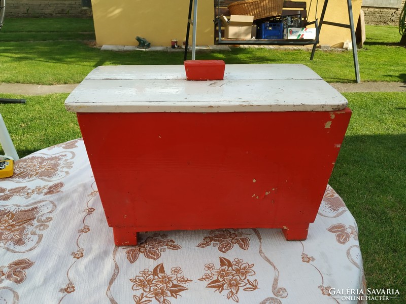 Antique pine wooden chest with lid for sale! Vintage old wooden chest with lid pine wooden chest for sale!