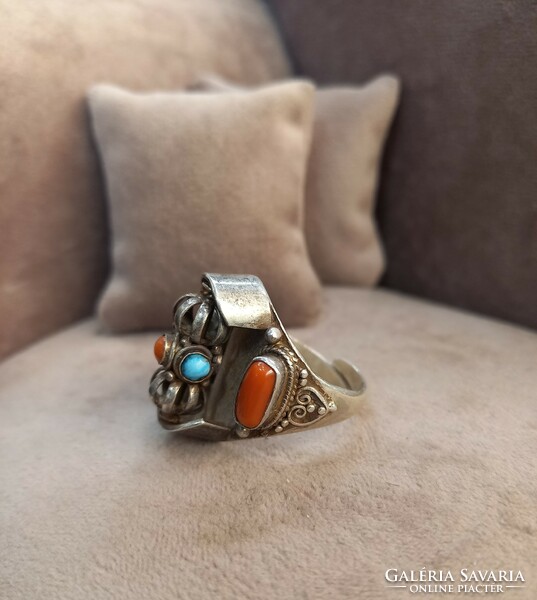 Antique silver dorge ring