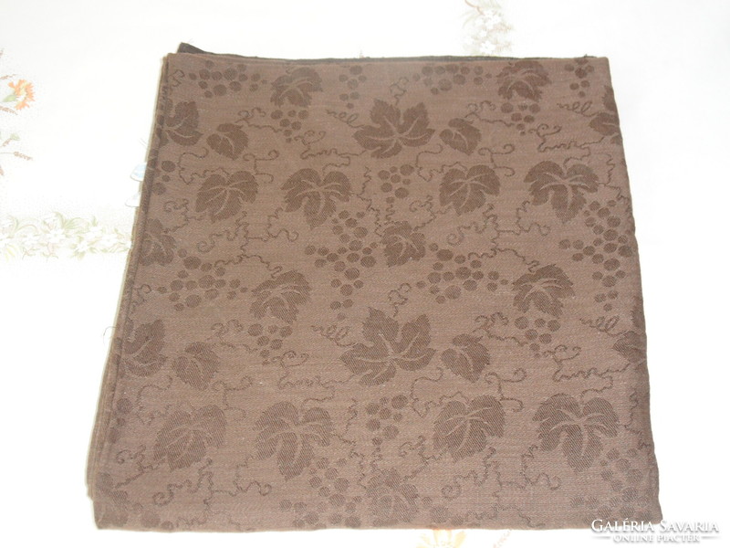 Damaszt barna szüreti abrosz, terítő ( 130 x 126 cm )