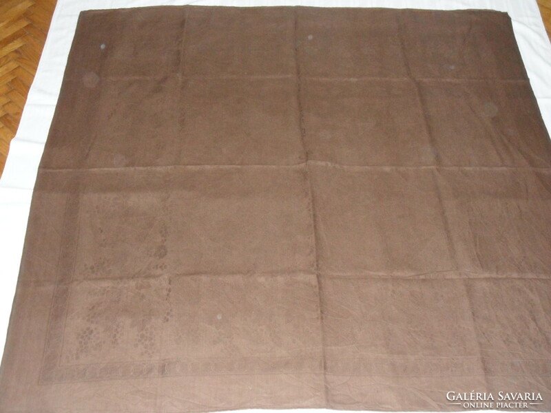 Damaszt barna szüreti abrosz, terítő ( 130 x 126 cm )