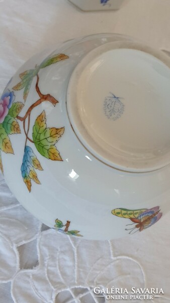 Beautiful bonbonier with Victoria pattern from Herend