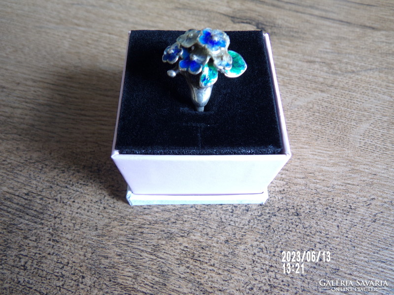 A wonderful craftsman silver ring