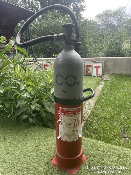 Fire extinguisher