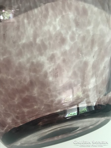 Karcagi üvegváza padlizsánlila foltokkal, 26 cm magas