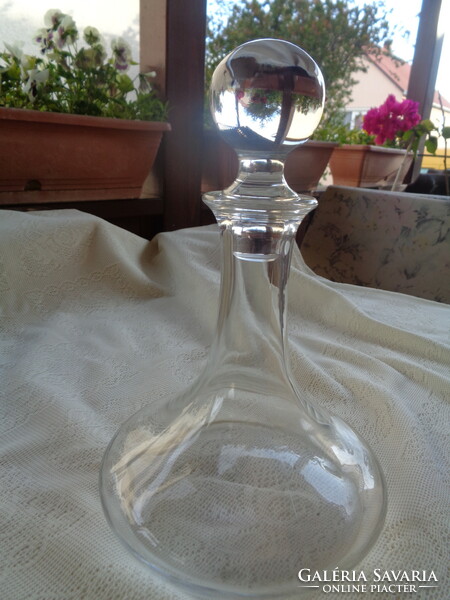 Antik likőrös  üveg , 27 cm , szép gömbfejű dugóval  ami 5,5 cm