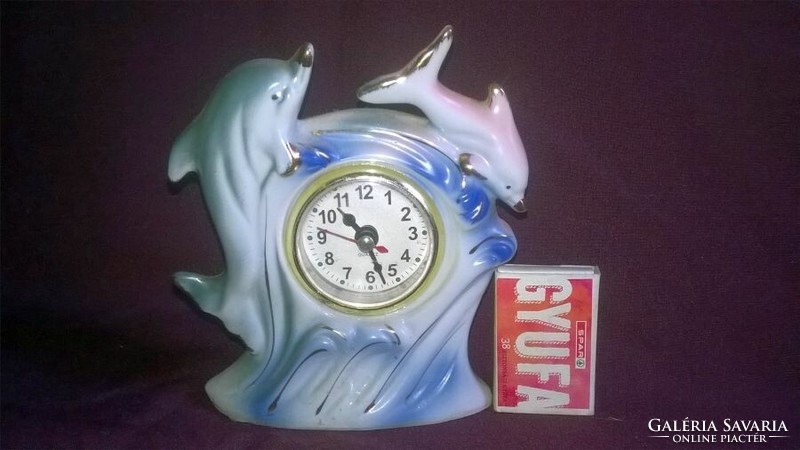 Retro dolphin-decorated ceramic clock, shelf decoration